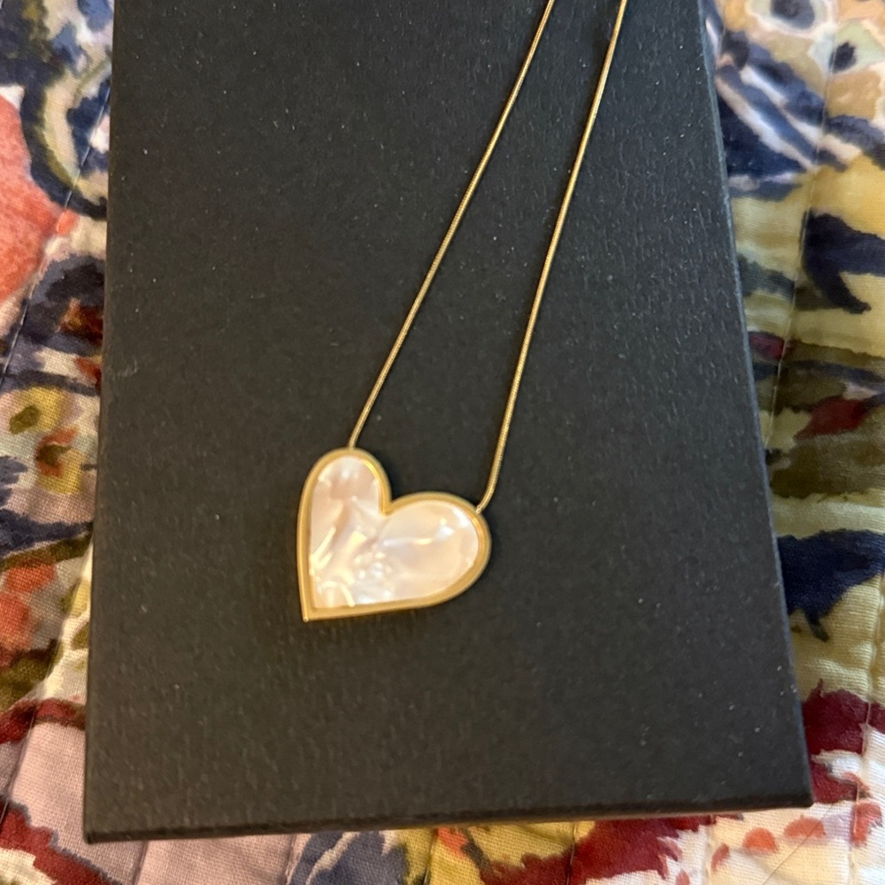 Gold Heart Pendant Necklace-nwot